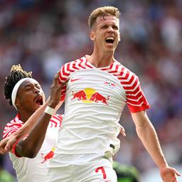 Fußballprofi Dani Olmo von RB Leipzig jubelt im Bundesligaspiel gegen den VfL Wolfsburg
