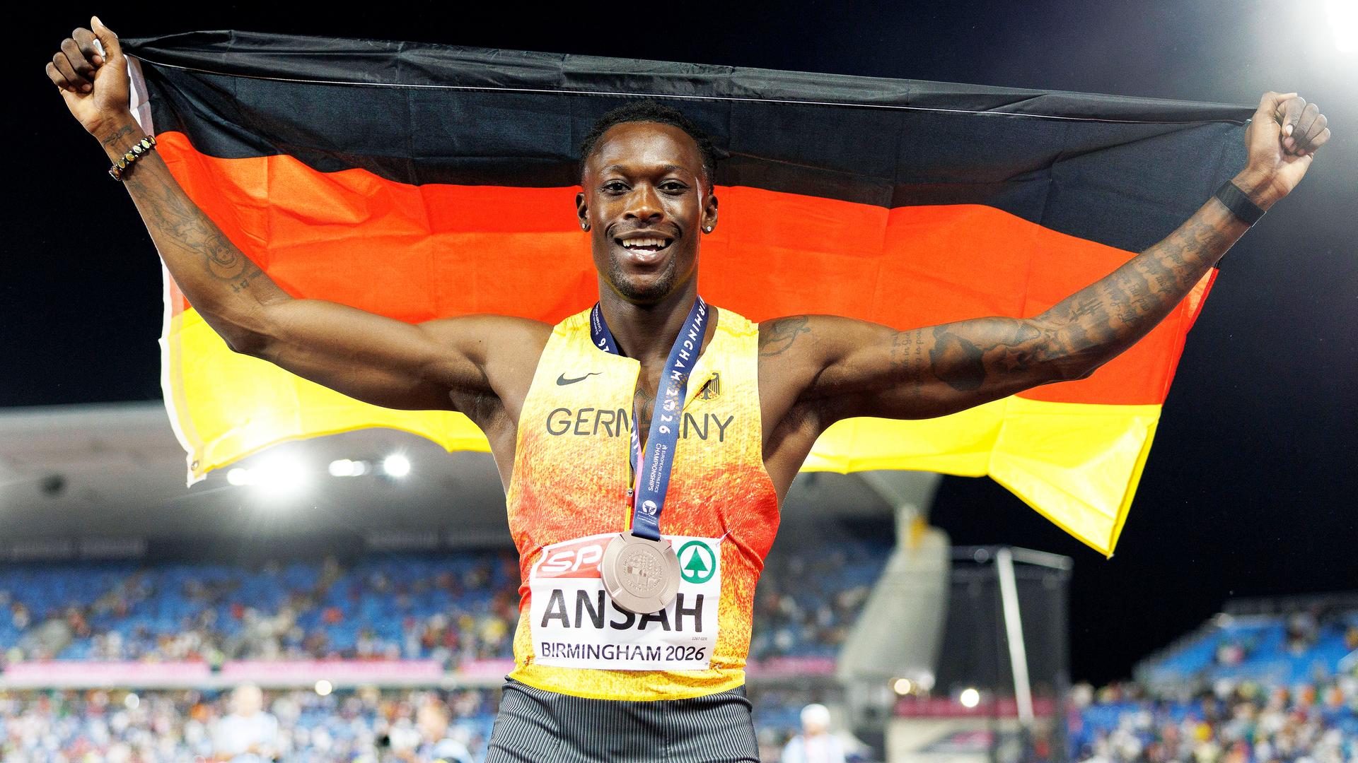 Bronze für Ansah - Hummel mit Hammerwurf zu Silber